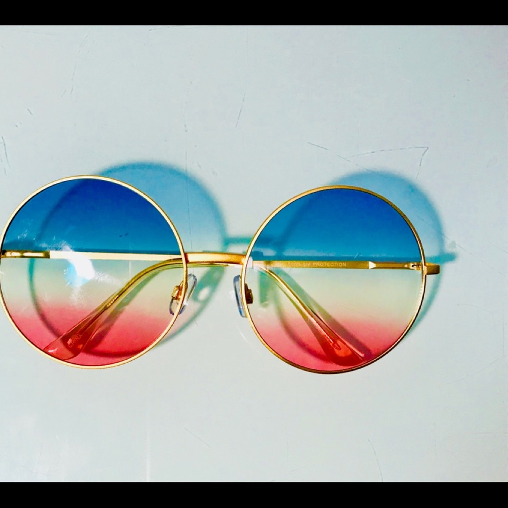 Sunglasses (2 pairs for the price of one!)
